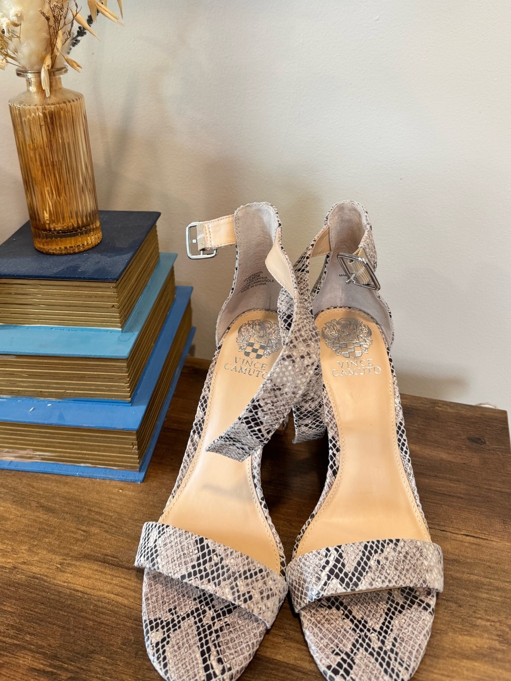 Vince Camuto snakeskin high heels with strap NWOT Size 7.5 women’s